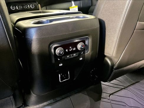 Used 2024 Chevrolet Tahoe High Country image 34