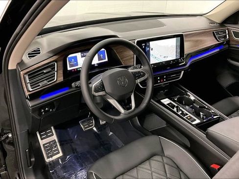 Used 2025 Volkswagen Atlas SEL Premium R-Line image 16