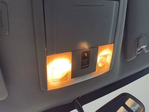 Used 2011 Ford F150 XLT w/ XLT Chrome Pkg image 16