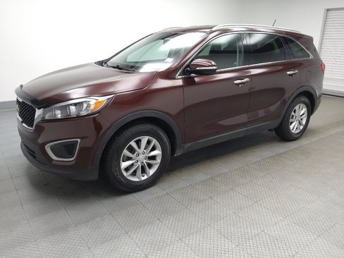 Used 2017 Kia Sorento LX FWD image 2