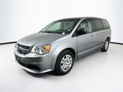 Used 2016 Dodge Grand Caravan SE w/ Quick Order Package 29E SE FWD image 3