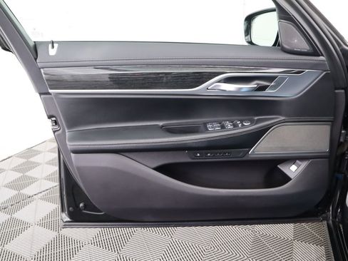 Certified 2022 BMW 740i w/ M Sport Package image 25