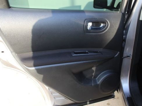 Used 2011 Nissan Rogue S image 27