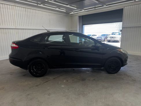 Used 2019 Ford Fiesta SE image 4