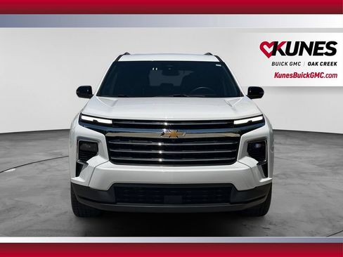 Used 2024 Chevrolet Traverse LT FWD image 3