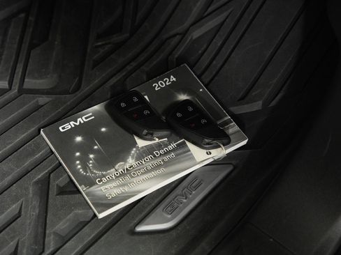 Used 2024 GMC Canyon Elevation w/ Convenience Package RWD image 19