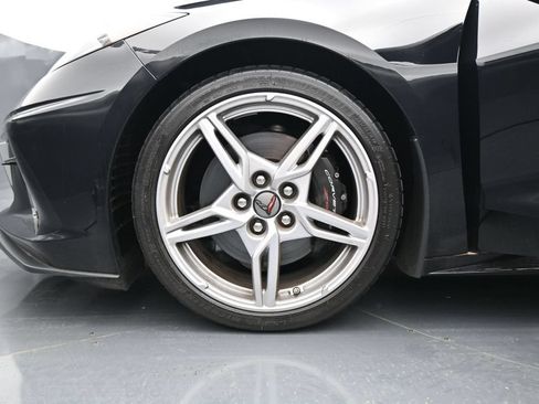 Used 2021 Chevrolet Corvette Stingray Coupe w/ Z51 Performance Package RWD image 29