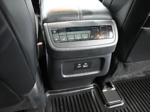 Used 2022 Nissan Pathfinder SL w/ SL Premium Package image 16