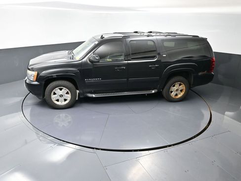 Used 2011 Chevrolet Suburban LT image 19