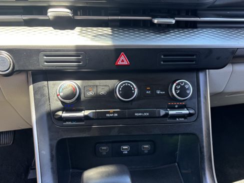 Certified 2024 Kia Carnival LX FWD image 24