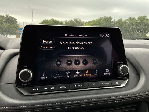 Used 2025 Nissan Rogue SV FWD image 25
