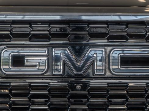 Used 2024 GMC Yukon XL Denali Ultimate AWD/4WD image 5