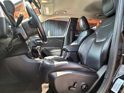 Used 2016 Jeep Cherokee Limited AWD/4WD image 12