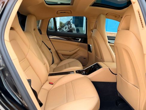 Used 2018 Porsche Panamera 4 AWD/4WD image 35