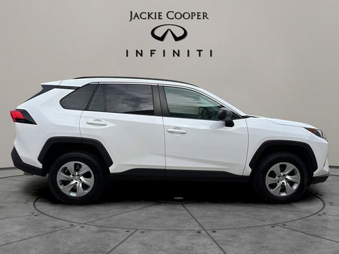 Used 2020 Toyota RAV4 LE image 6