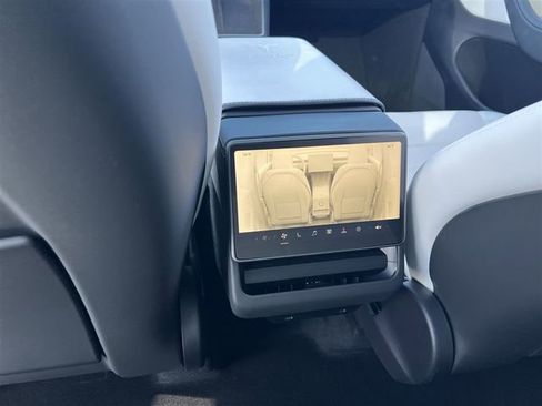 Used 2026 Tesla Model Y Long Range image 26