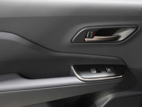 Used 2025 Toyota Crown XLE image 34