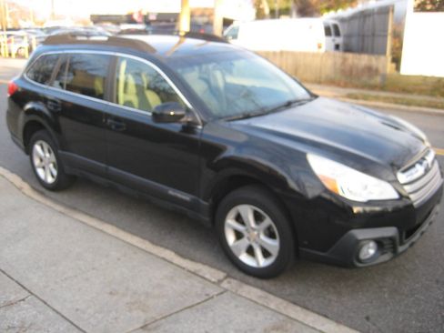 Used 2014 Subaru Outback 2.5i Premium image 3