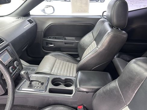 Used 2010 Dodge Challenger SE image 12
