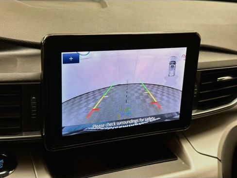 Used 2022 Ford Explorer XLT w/ Equipment Group 202A RWD image 13