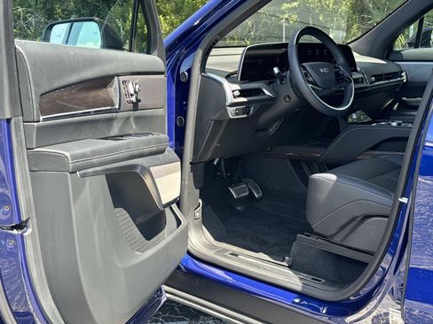 Certified 2026 Cadillac Vistiq Sport w/ LPO, Floor Liner Package AWD/4WD image 13