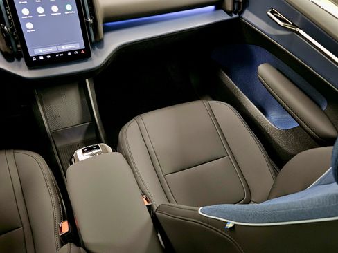 New 2026 Volvo EX30 Plus w/ Protection Package Premier AWD/4WD image 16