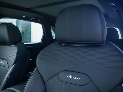 Certified 2024 Bentley Bentayga Extended Wheelbase image 11