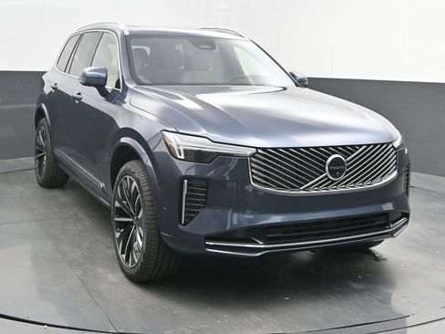 New 2026 Volvo XC90 B5 Plus image 1