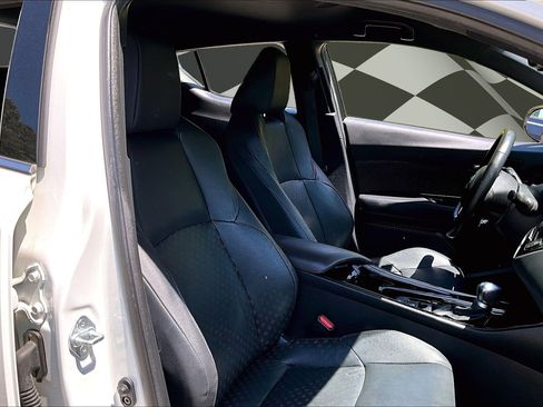 Used 2019 Toyota C-HR Limited FWD image 7