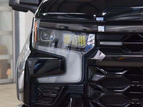 Used 2024 Chevrolet Silverado 1500 ZR2 image 12