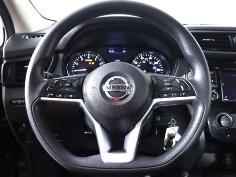 Used 2020 Nissan Rogue Sport S image 14