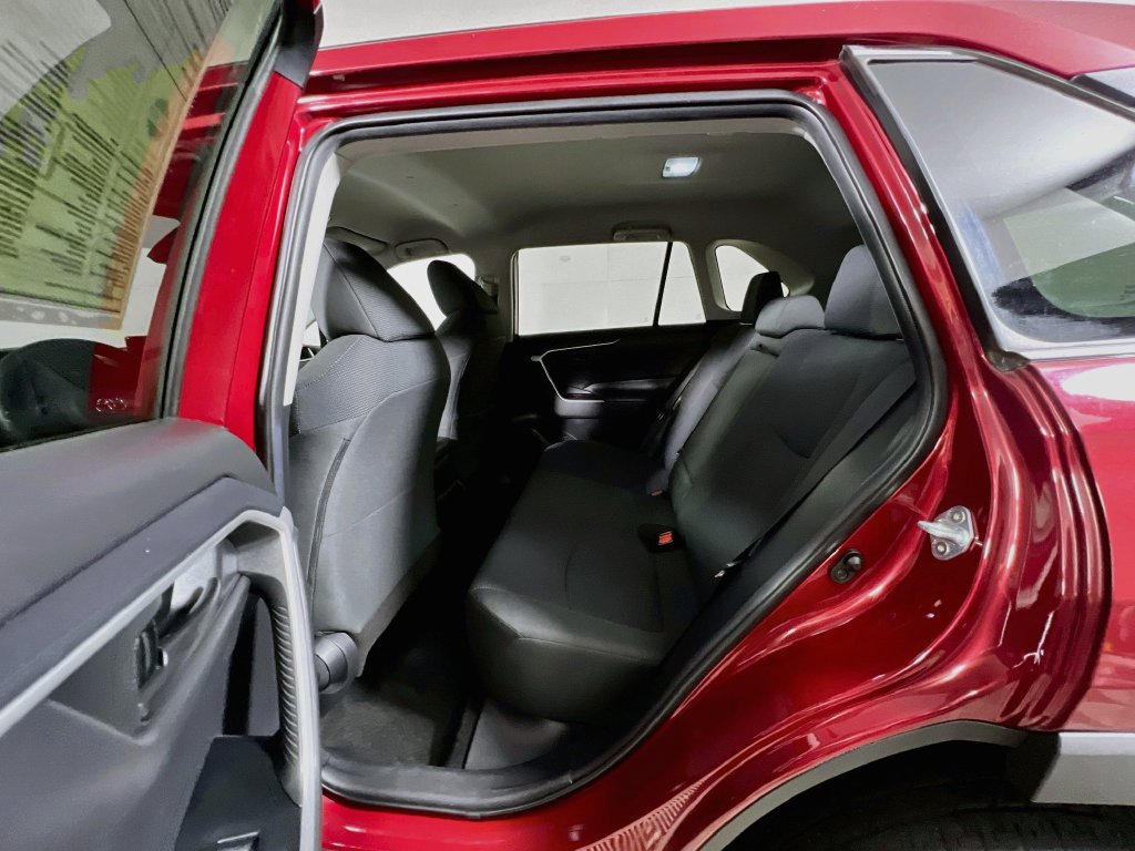 Used 2021 Toyota RAV4 LE AWD/4WD image 26