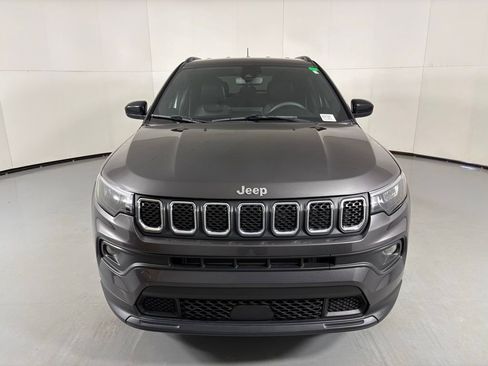 Used 2024 Jeep Compass Latitude AWD/4WD image 3