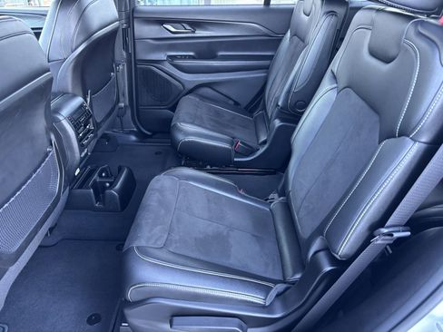 Used 2023 Jeep Grand Cherokee L Altitude image 14