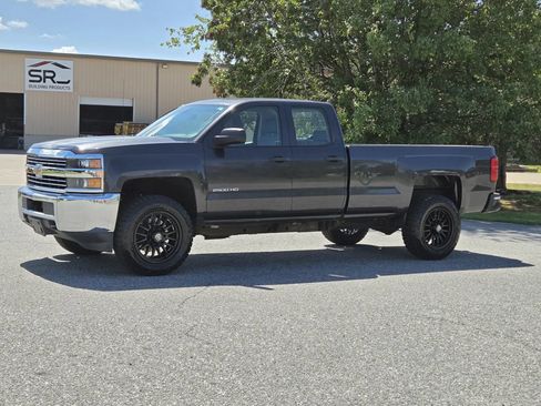 Used 2015 Chevrolet Silverado 2500 W/T AWD/4WD image 8