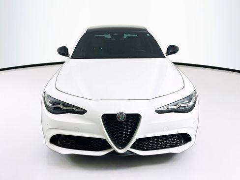 Used 2024 Alfa Romeo Giulia Veloce RWD image 2
