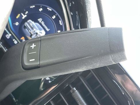 Used 2022 Chevrolet Silverado 1500 LT AWD/4WD image 34