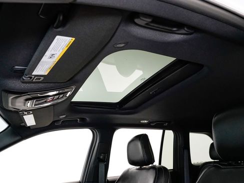 Used 2025 Jeep Grand Cherokee Altitude image 9