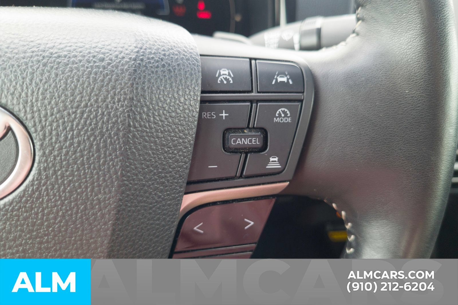 Used 2025 Toyota Camry SE FWD image 27