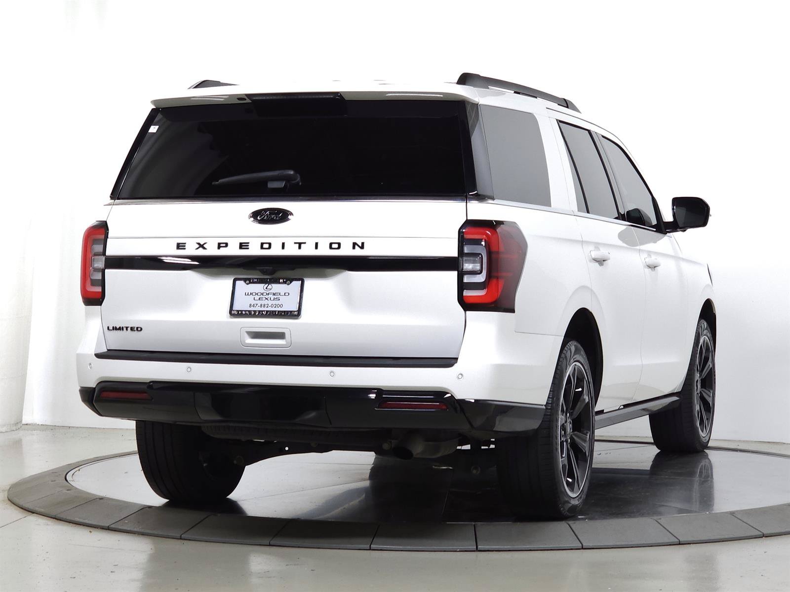 Used 2024 Ford Expedition Limited AWD/4WD image 12