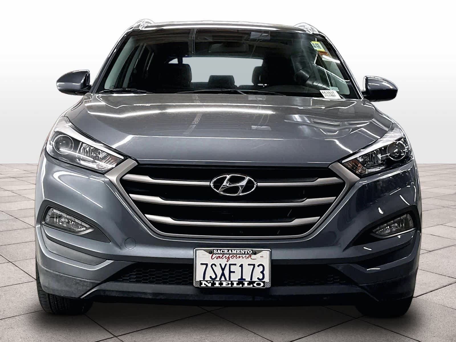 Used 2016 Hyundai Tucson SE w/ Option Group 02 FWD image 3