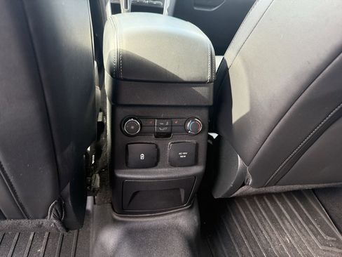 Used 2019 Ford Explorer Platinum image 11