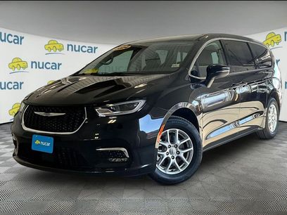 Used 2023 Chrysler Pacifica Touring-L