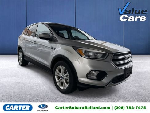Used 2017 Ford Escape SE image 1