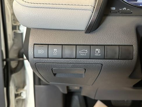 Used 2022 Toyota Camry SE image 18