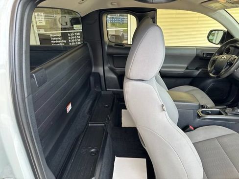 Used 2019 Toyota Tacoma SR AWD/4WD image 5