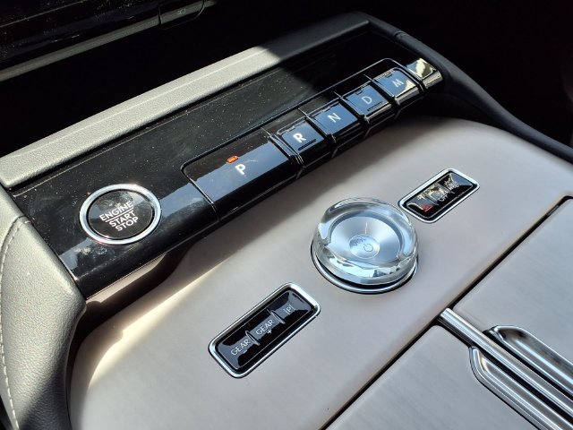 New 2027 Lincoln Navigator Premiere RWD image 12