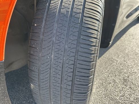 Used 2024 Chrysler Pacifica Touring-L w/ Uconnect Theater Family Group image 37