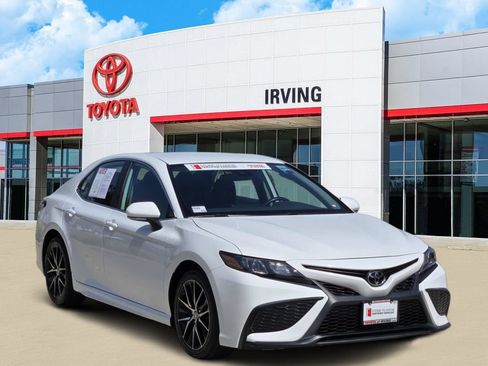 Used 2024 Toyota Camry SE FWD image 2