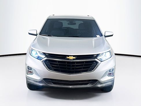 Used 2019 Chevrolet Equinox LT image 2